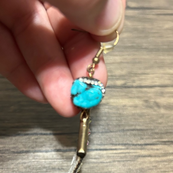 Western Style Earrings - Picture 4 of 8